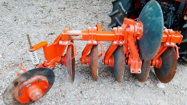 KUBOTA L5018 VT (4WD) 2 เพลา สภาพใหม่สวย ชั่วโมงใช้ งานน้อย สีเดิมทั้งคัน พร้อมชุดใบมีดดันหน้า ผาน DH245-6F KUBOTA L5018 VT (4WD) 2 เพลา สภาพใหม่สวย ชั่วโมงใช้ งานน้อย สีเดิมทั้งคัน พร้อมชุดใบมีดดันหน้า ผาน DH245-6F