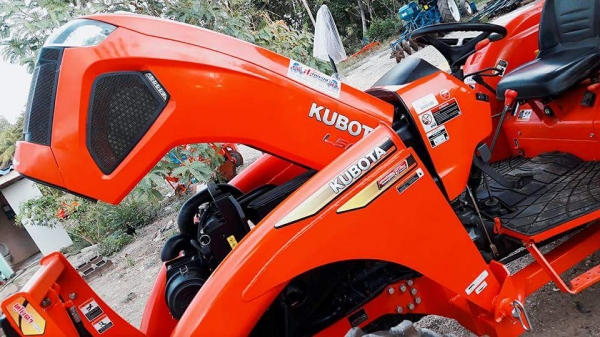 KUBOTA L5018 VT (4WD) 2 เพลา สภาพใหม่สวย ชั่วโมงใช้ งานน้อย สีเดิมทั้งคัน พร้อมชุดใบมีดดันหน้า ผาน DH245-6F KUBOTA L5018 VT (4WD) 2 เพลา สภาพใหม่สวย ชั่วโมงใช้ งานน้อย สีเดิมทั้งคัน พร้อมชุดใบมีดดันหน้า ผาน DH245-6F