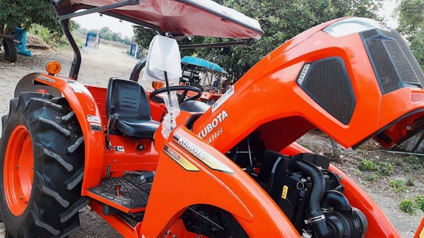 KUBOTA L5018 VT (4WD) 2 เพลา สภาพใหม่สวย ชั่วโมงใช้ งานน้อย สีเดิมทั้งคัน พร้อมชุดใบมีดดันหน้า ผาน DH245-6F KUBOTA L5018 VT (4WD) 2 เพลา สภาพใหม่สวย ชั่วโมงใช้ งานน้อย สีเดิมทั้งคัน พร้อมชุดใบมีดดันหน้า ผาน DH245-6F