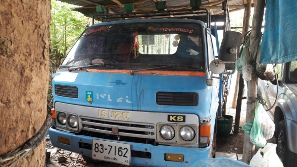 ขายรถบรรทุก isuzu 110 แรง กระบะยาว 4.20 ม.พวงมาลัยเพาเวอร์