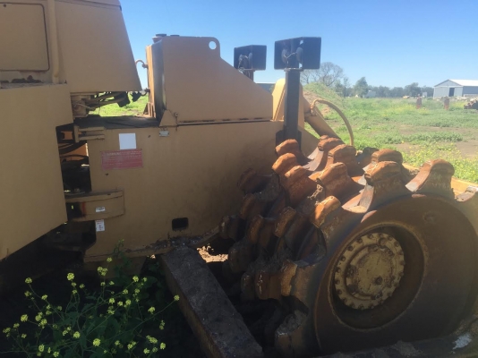 CAT 815B Soil compactor นำเข้าจากออสเตรเลีย ไม่เคยใช้งานในไทย CAT 815B Soil compactor นำเข้าจากออสเตรเลีย ไม่เคยใช้งานในไทย