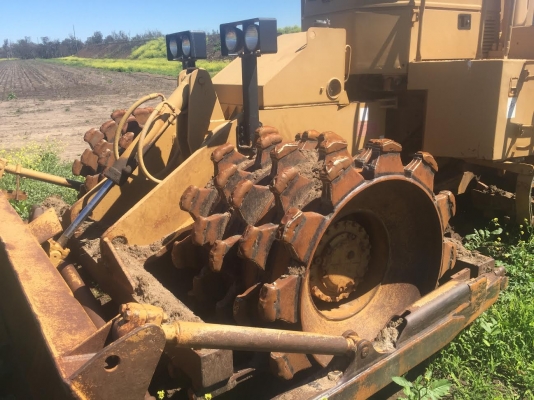 CAT 815B Soil compactor นำเข้าจากออสเตรเลีย ไม่เคยใช้งานในไทย CAT 815B Soil compactor นำเข้าจากออสเตรเลีย ไม่เคยใช้งานในไทย