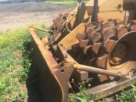 CAT 815B Soil compactor นำเข้าจากออสเตรเลีย ไม่เคยใช้งานในไทย CAT 815B Soil compactor นำเข้าจากออสเตรเลีย ไม่เคยใช้งานในไทย