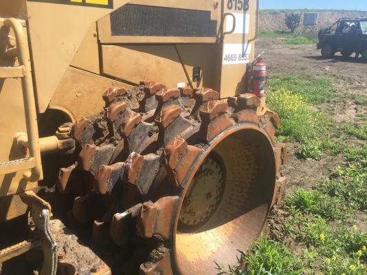CAT 815B Soil compactor นำเข้าจากออสเตรเลีย ไม่เคยใช้งานในไทย CAT 815B Soil compactor นำเข้าจากออสเตรเลีย ไม่เคยใช้งานในไทย
