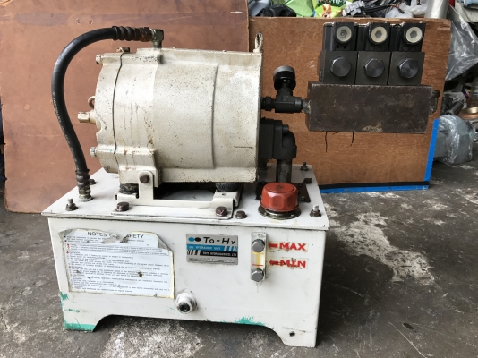 ขายชุดปั้มน้ำมันไฮโดรลิค Daikin 2HP. 380V made in Japan พร้อมวาล์วคอนโทรล 110VAC 3ชุด สภาพสวยมาก พร้อมใช้งาน