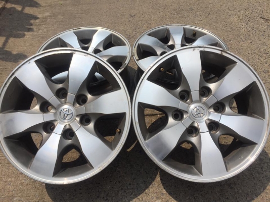 ขายล้อ TOYOTA ขอบ16 6รู พร้อมน๊อตแท้ครบชุด มีรอยตามการใช้งาน ชุดละ 3,500 บาท ขายล้อ TOYOTA ขอบ16 6รู พร้อมน๊อตแท้ครบชุด มีรอยตามการใช้งาน ชุดละ 3,500 บาท