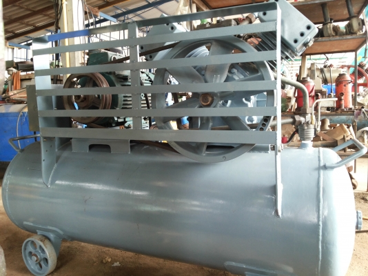 .....ปั้มลม iwata 10 hp. .....made in japan ดีและถูกกว่าเชียงกงแน่นอน