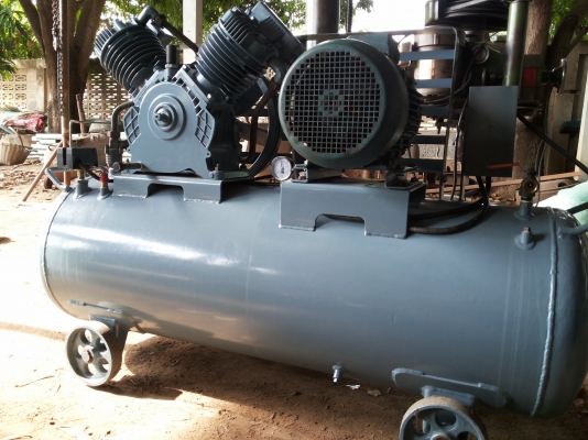 .....ปั้มลม iwata 10 hp. .....made in japan ดีและถูกกว่าเชียงกงแน่นอน