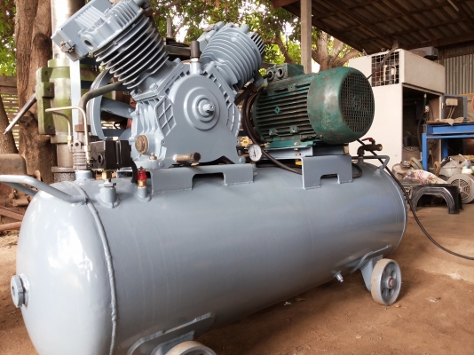 .....ปั้มลม iwata 10 hp. .....made in japan ดีและถูกกว่าเชียงกงแน่นอน