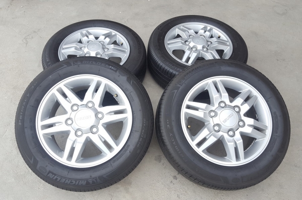 ขายล้อIsuzu Platinum ขอบ16 พร้อมยาง 4 ล้อ  (ล้อฝากขาย)