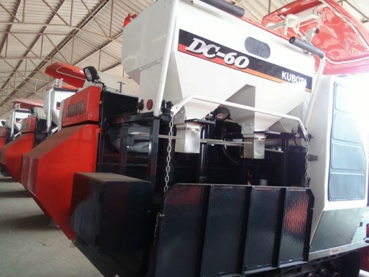 ขายรถเกี่ยวข้าว Kubota DC60 รองกระสอบ ปรับสภาพแล้วพร้อมใช้งาน ซื้อไปไม่ผิดหวังแน่นอนครับ