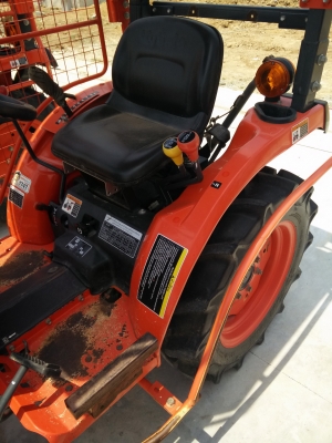 ขายด่วนแทรกเตอร์รุ่นเล็กสุดประหยัด Kubota B2140 สภาพดีรถสวย ราคาสบายๆ