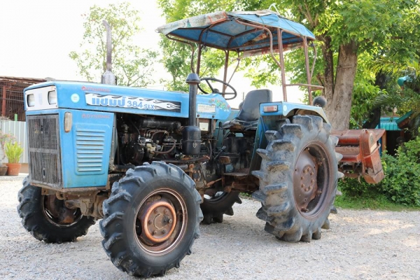 ขายแทรกเตอร์แชมป ์384 SLX 2 เพลา.ขนาด 38 แรง...พวงมาลัยเวอร์ พร้อมโรตารี่ปั่นดิน. ราคาแสนถูก 99000 บาท..