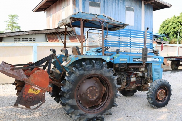 ขายแทรกเตอร์แชมป ์384 SLX 2 เพลา.ขนาด 38 แรง...พวงมาลัยเวอร์ พร้อมโรตารี่ปั่นดิน. ราคาแสนถูก 99000 บาท..