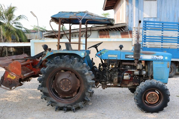 ขายแทรกเตอร์แชมป ์384 SLX 2 เพลา.ขนาด 38 แรง...พวงมาลัยเวอร์ พร้อมโรตารี่ปั่นดิน. ราคาแสนถูก 99000 บาท..