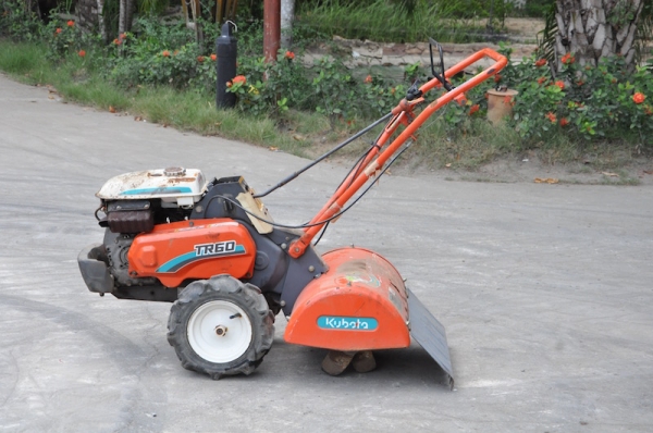 ขายรถพรวนดินKUBOTA TR60สาดดิน ยกร่อง แรงดี เบนซิล สภาพสวยเดิมจากญี่ปุ่น มีเกียร์ 18,000เท่านั้น ขายรถพรวนดินKUBOTA TR60สาดดิน ยกร่อง แรงดี เบนซิล สภาพสวยเดิมจากญี่ปุ่น มีเกียร์ 18,000เท่านั้น