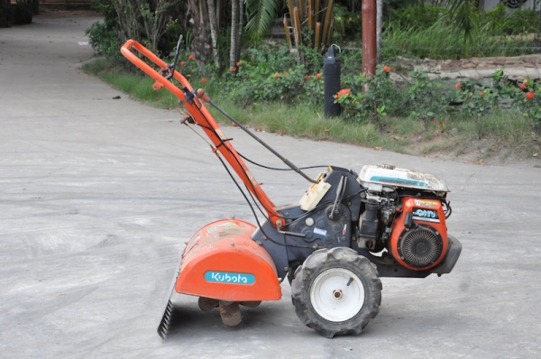ขายรถพรวนดินKUBOTA TR60สาดดิน ยกร่อง แรงดี เบนซิล สภาพสวยเดิมจากญี่ปุ่น มีเกียร์ 18,000เท่านั้น ขายรถพรวนดินKUBOTA TR60สาดดิน ยกร่อง แรงดี เบนซิล สภาพสวยเดิมจากญี่ปุ่น มีเกียร์ 18,000เท่านั้น