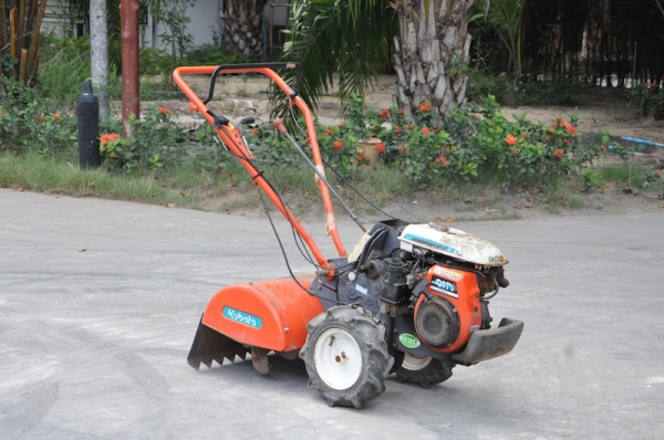 ขายรถพรวนดินKUBOTA TR60สาดดิน ยกร่อง แรงดี เบนซิล สภาพสวยเดิมจากญี่ปุ่น มีเกียร์ 18,000เท่านั้น ขายรถพรวนดินKUBOTA TR60สาดดิน ยกร่อง แรงดี เบนซิล สภาพสวยเดิมจากญี่ปุ่น มีเกียร์ 18,000เท่านั้น