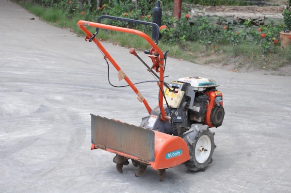 ขายรถพรวนดินKUBOTA TR60สาดดิน ยกร่อง แรงดี เบนซิล สภาพสวยเดิมจากญี่ปุ่น มีเกียร์ 18,000เท่านั้น