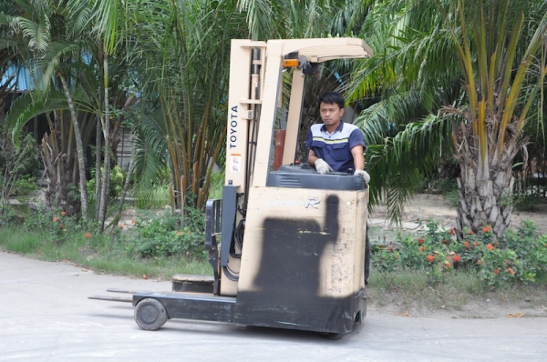 ขายFORKLIFT TOTOTA ไฟฟ้ารุ่น7FBR15(1.5ตัน) สวยเดิมจากญี่ปุ่น ยังไม่เคยใช้ในไทย 148,000เท่านั้น!!
