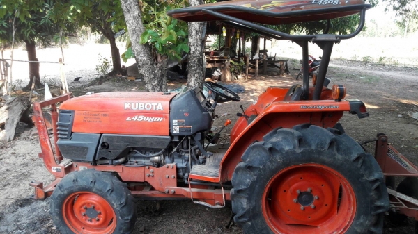 รถไถ 45 แรง DI  ปึ 53  เครื่องแห้งดี  พร้อมลุยงาน อุปกร  2 ชิ้น  ราคา  เบาฯฯ  250000 บาท    ดูรถ ที จ. อำนาจเจริญ   วันทูคอล 098 668-3479 dtac 094 283-9369 สิทธิ์ คับ