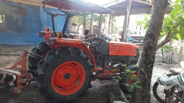 รถไถ 45 แรง DI  ปึ 53  เครื่องแห้งดี  พร้อมลุยงาน อุปกร  2 ชิ้น  ราคา  เบาฯฯ  250000 บาท    ดูรถ ที จ. อำนาจเจริญ   วันทูคอล 098 668-3479 dtac 094 283-9369 สิทธิ์ คับ