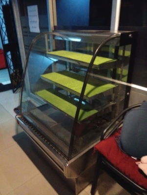 ขายตู้เบเกอรี่มือสองพร้อมใช้ 90 cm .