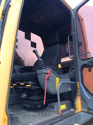 ขายครับ VOLVO 210B เครื้องดี ปั้มดี ไม่เคยแกะ แห้งๆเดิมๆ 1300000