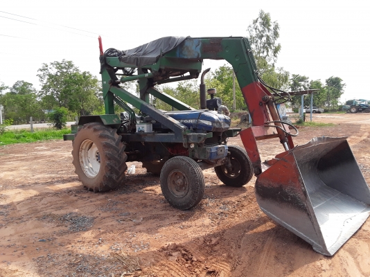 ฝากขายด่วน รถคีบอ้อย FORD + บุ้งกี๋ตัก ฝากขายด่วน รถคีบอ้อย FORD + บุ้งกี๋ตัก