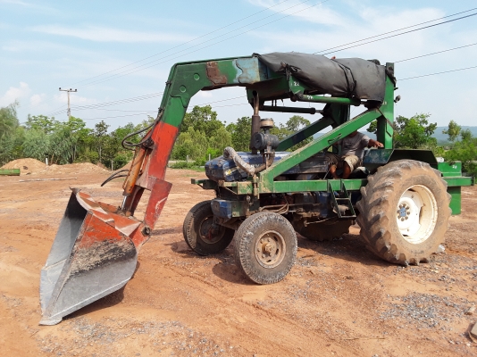 ฝากขายด่วน รถคีบอ้อย FORD + บุ้งกี๋ตัก ฝากขายด่วน รถคีบอ้อย FORD + บุ้งกี๋ตัก