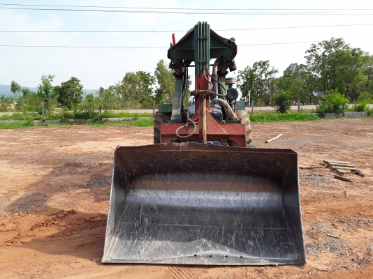 ฝากขายด่วน รถคีบอ้อย FORD + บุ้งกี๋ตัก ฝากขายด่วน รถคีบอ้อย FORD + บุ้งกี๋ตัก