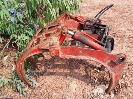 ฝากขายด่วน รถคีบอ้อย FORD + บุ้งกี๋ตัก ฝากขายด่วน รถคีบอ้อย FORD + บุ้งกี๋ตัก