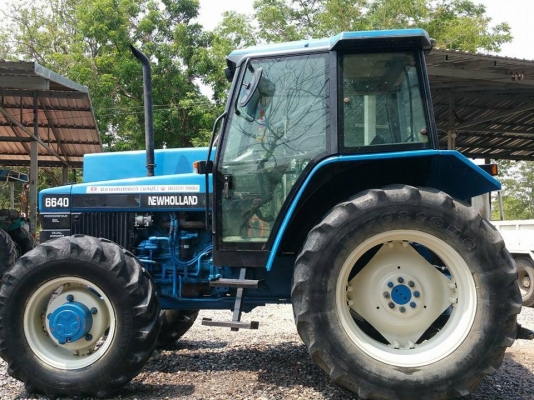 ขายครับ Newholland 6640 SL เครื้อง เกียร์ดีมากๆครับ ราคา 550000