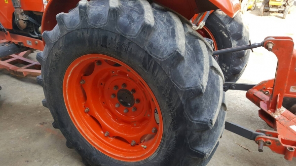 ขาย แทรกเตอร์ KUBOTA M6040