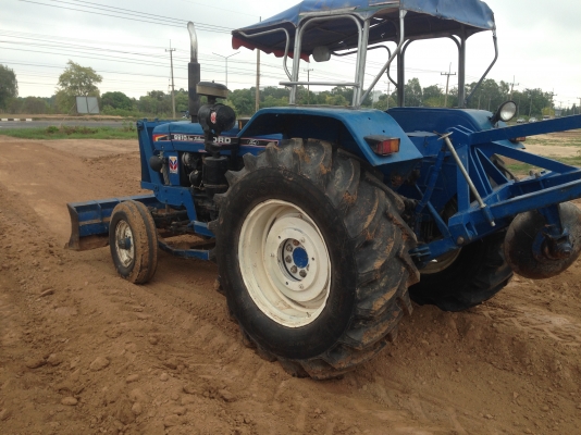 ขายรถไถFORD -6610 (ราคา 345,000 บาท) มีภาพวีดีโอ รถสภาพ พร้อมใช้งาน อุปกรณ์ครบพร้อม มีใบมีดดันหน้า ผานสภาพดีเครื่องแรงดี ระบบไฮดรอลิกส์ดี คูณ ชัยยา โทร 081-9972972 089-8451778