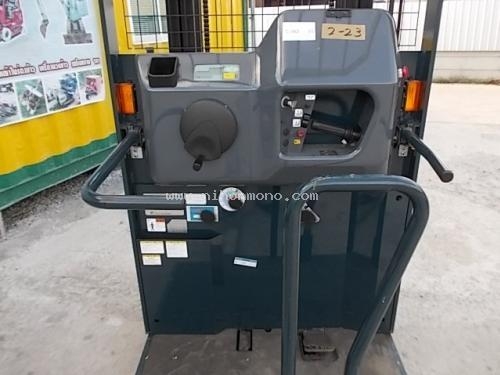 ราคา 73,000 บาท รถยกไฟฟ้ายืนขับ TOYOTA รุ่น 7FBP9 รหัสสินค้า 80803279 ติดต่อ 081-8283376  www.nihonmono.com