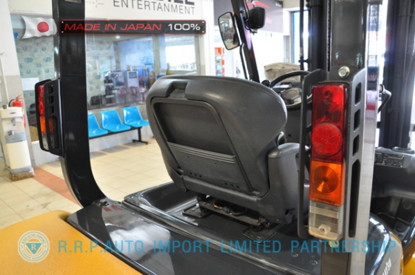 ขายรถโฟล์คลิฟท์มือสอง KOMATSU รุ่น  FD30T-17-324414 นำเข้าไม่เคยใช้งานในไทย