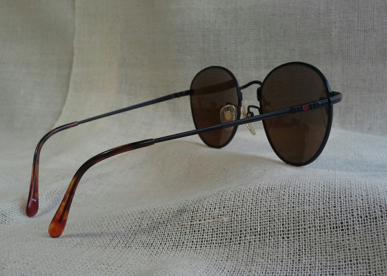 แว่นตาผู้ดีอังกฤษ &#039;หยดน้ำใหญ่ เอริค แคลพตัน&#039;  Vintage CAMBRIDGE UNIV. handmade in England