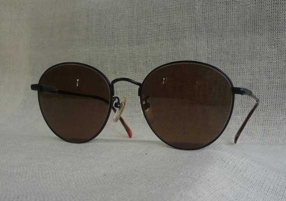 แว่นตาผู้ดีอังกฤษ &#039;หยดน้ำใหญ่ เอริค แคลพตัน&#039;  Vintage CAMBRIDGE UNIV. handmade in England