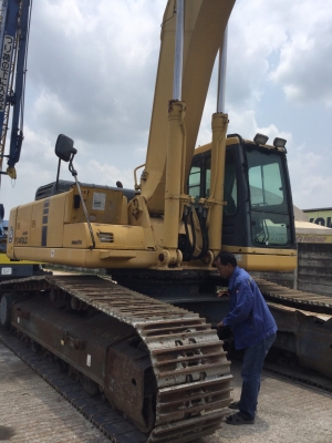 KOMATSU PC400