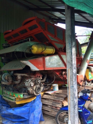 ขายครับ รถเกี่ยว พ.เจริญ ราคา 365,000 เครื่อง Isuzu 6HE-1 /195 hp. Turbo