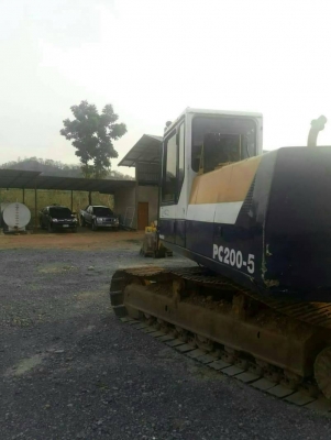ขาย KOMATSU pc 200-5 LC ราคา  650,000 บาท  pc 200-5 คอนโทรลยาว ราคา 600,000 บาท เอกสาร อินวอยส์  สระบุรี  090-772-3710 090-772-3708