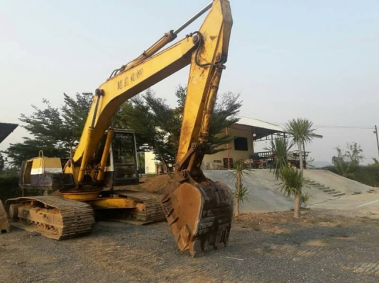 ขาย KOMATSU pc 200-5 LC ราคา  650,000 บาท  pc 200-5 คอนโทรลยาว ราคา 600,000 บาท เอกสาร อินวอยส์  สระบุรี  090-772-3710 090-772-3708