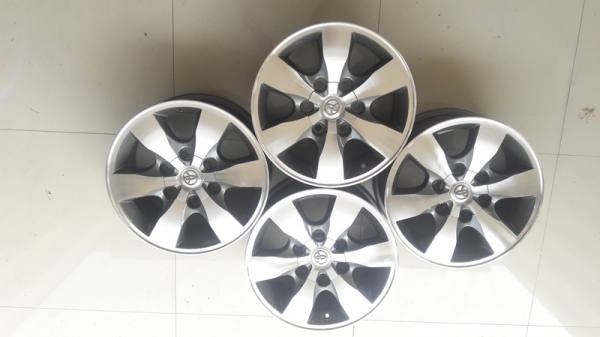 ล้อTOYOTA VIGO Champ Prerunner 6รู  4 ล้อ