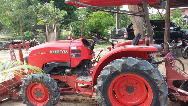 ขายรถไถ L3608 ทำงาน1,400hr อุปกรณ์ ดันหน้า ผานหลัง เอกสารเล่มทะเบียน ราคา275,000 สนใจโทร 090-8588220คุณนะ 093-3258446คุณบิว เว็บไซต์ส่วนตัว www.narong2truck.com www.truck.in.th/498 ID: narong498 ID: 09332584461 เพจ Facebook ณรงค์ ซื้อขายรถมือสอง กลุ่ม Fac