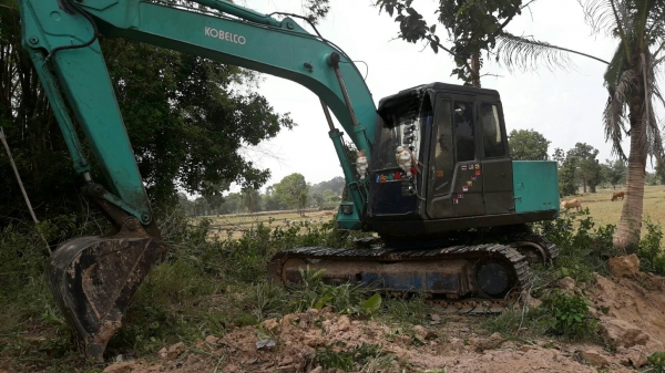 รถขุด 120//..เครื่องเดิมปั้มเดิม ดีๆ ช่วงล่างแน่น.เอวดีไม่ขยีบโซ่ใหม่ๆ2เส้น.สป้อกเก้ต&amp;ล้อนำ ใหม่.ทำงานเร็วไว ไม่โหลดไม่หลวม.ราคา.455000..มาคุยกันนะ..ทักหรอโทร 0837335338-0636359242..