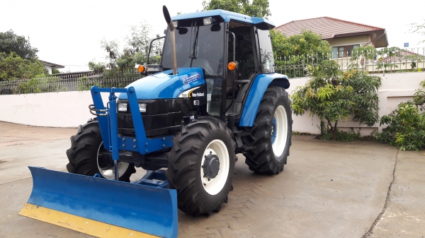 รถไถนิวฮอลแลนด์ติดแอร์ TS90 เกียร์ไฟฟ้า ราคาพิเศษ 770,000บาท รถไถนิวฮอลแลนด์ติดแอร์ TS90 เกียร์ไฟฟ้า ราคาพิเศษ 770,000บาท