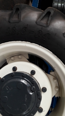 รถไถนิวฮอลแลนด์ติดแอร์ TS90 เกียร์ไฟฟ้า ราคาพิเศษ 770,000บาท รถไถนิวฮอลแลนด์ติดแอร์ TS90 เกียร์ไฟฟ้า ราคาพิเศษ 770,000บาท