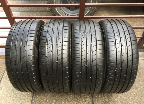 ยาง Continental 225 55 17 ปี15 ดอกเต็ม ไม่มีปะ เนื้อนิ่มๆ  ใช้ยาว ราคาไม่แพง