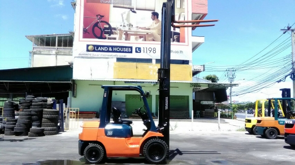 Toyota7fd25ขนาด2.5ตัน เสาสูง4เมตร เกียร์ออร์โต้ เครื่องยนต์ดีเซล2Z